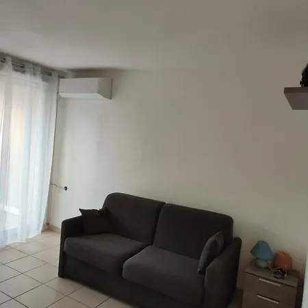 Apartment Avec Piscine Jardin